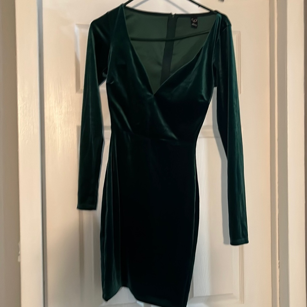 Green velvet long sleeve dress